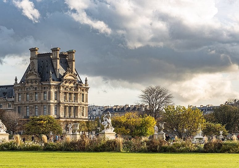 01-02-louvre-tuileries